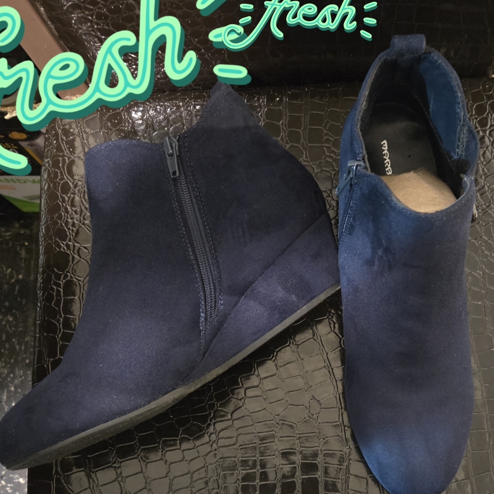 Chic Blue Suede Wedge Booties